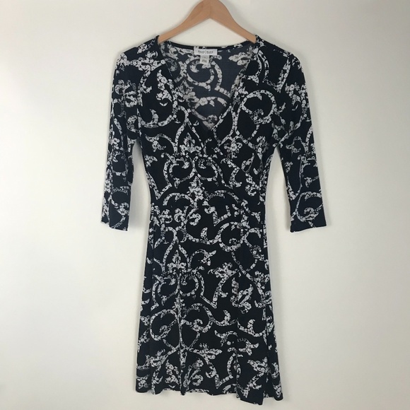 White House Black Market Dresses & Skirts - White House Black Market v neck fitted dress